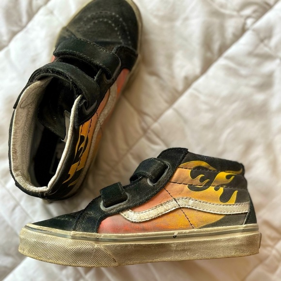 🔥Vans Kids Shoes with Orange and Yellow Flame Design - Picture 3 of 14